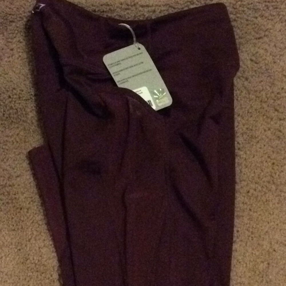 GYMSHARK DARK RUBY - Picture 3 of 3